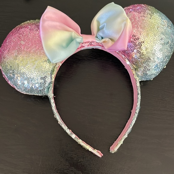 Disney Minnie Mouse ears - pastel sequins and bow - Picture 1 of 2